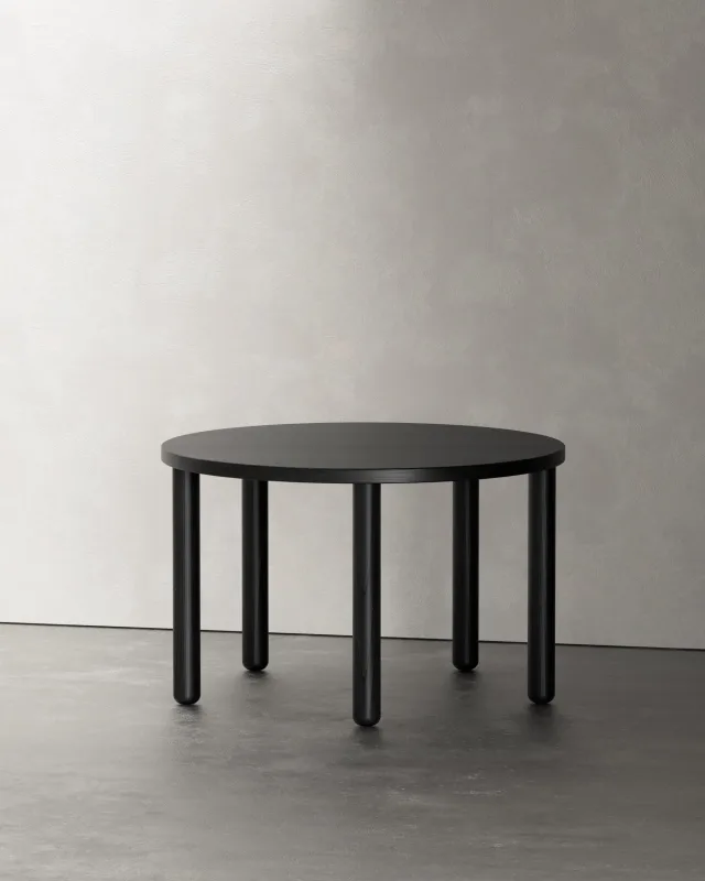 Layout - Round Dining Table